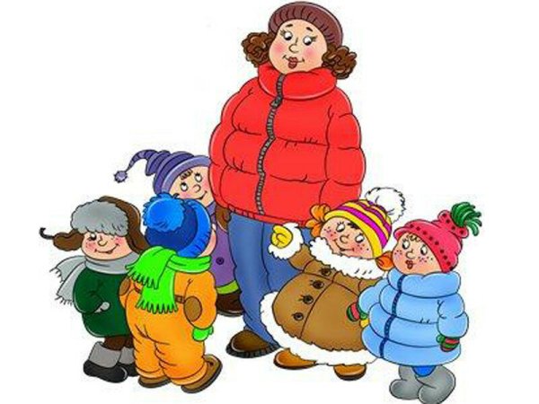 Дети на прогулке в детском саду