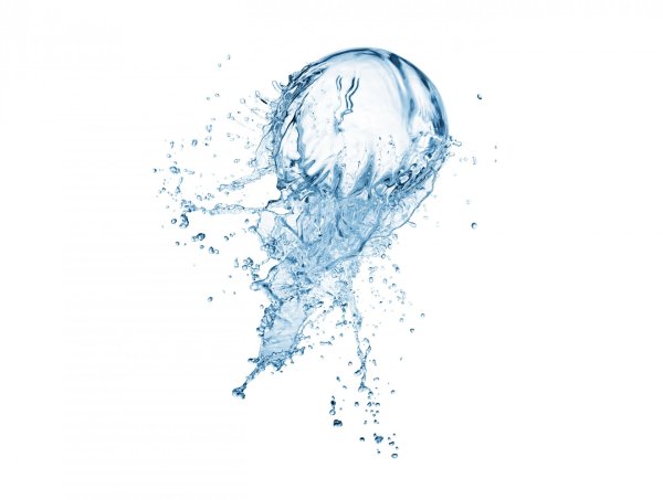 Струя воды на прозрачном фоне