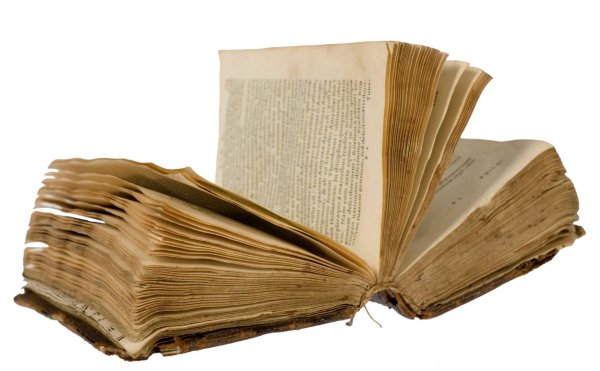 Книга на белом фоне