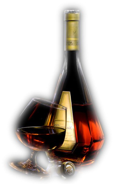 Бокал коньяка на прозрачном фоне