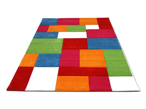 Ребенок на ковре