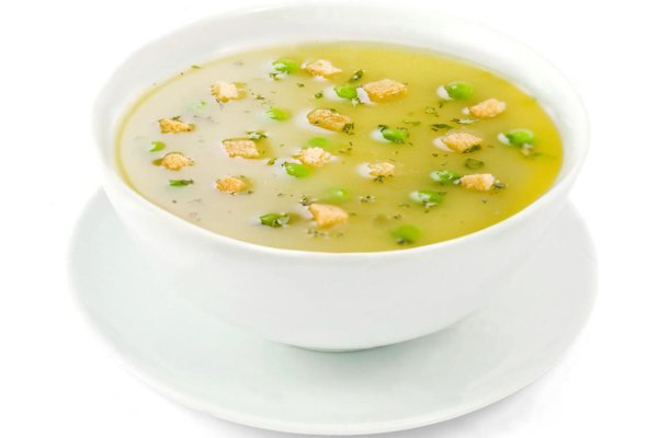 Гороховый суп на белом фоне