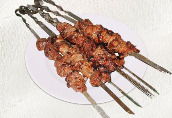 Шашлык на белом фоне