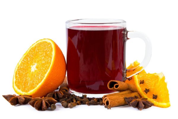 Глинтвейн на белом фоне