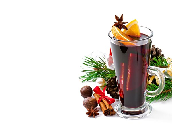 Глинтвейн на белом фоне