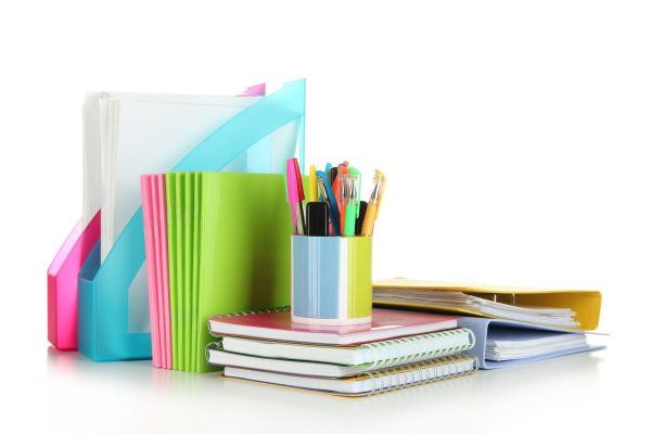 Канцелярские принадлежности на прозрачном фоне