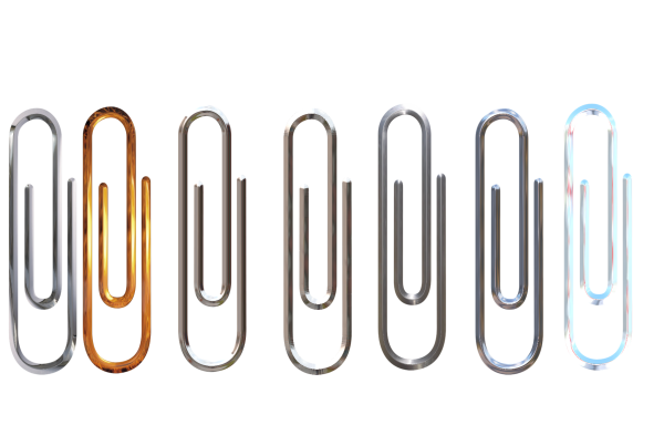 Скрепка канцелярская на прозрачном фоне