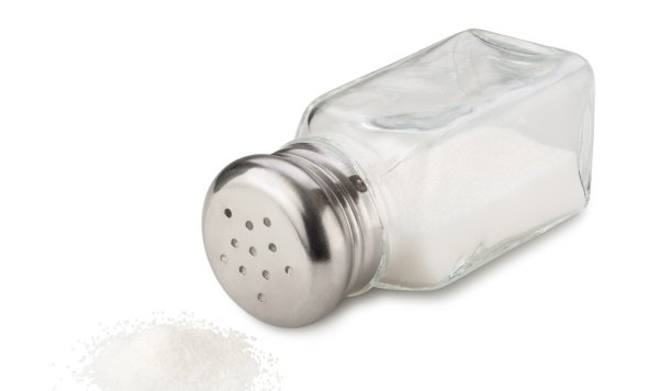 Соль на белом фоне