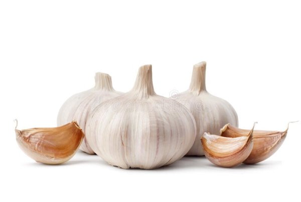 Чеснок на белом фоне