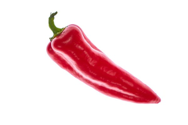 Красный перец на белом фоне