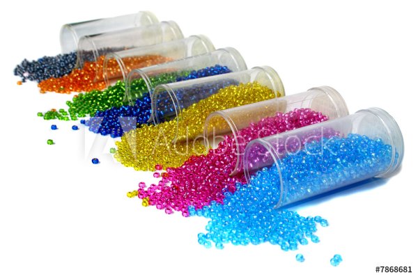 Бисер на белом фоне