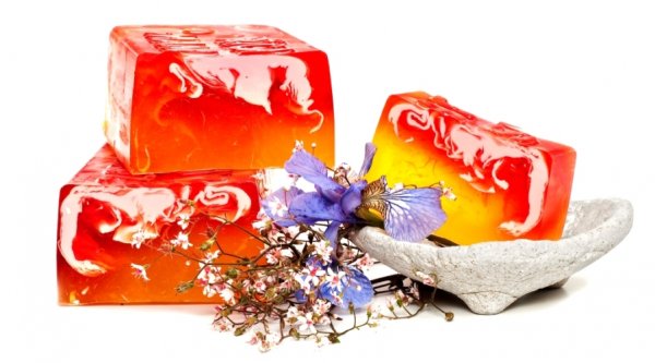 Мыло на белом фоне