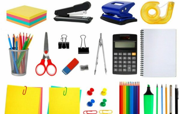 Канцелярские принадлежности на прозрачном фоне