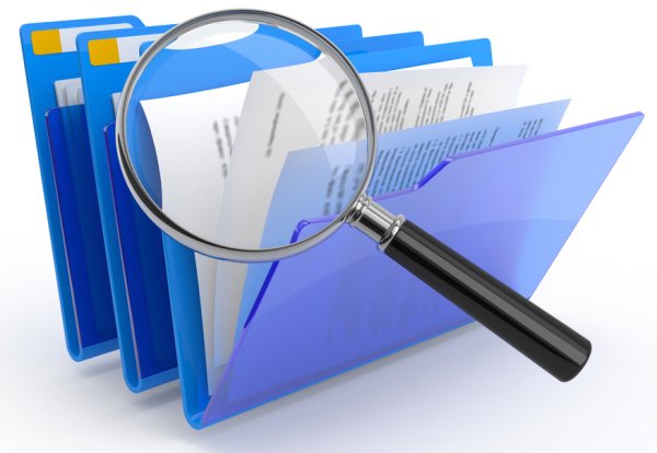 Лупа и документы