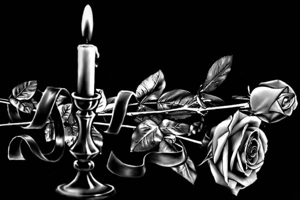 Розы со свечой на памятник