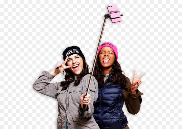 Человек делает селфи