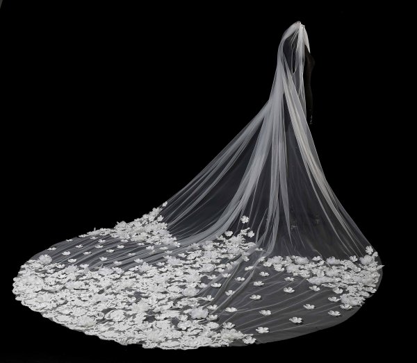 Длинная прозрачная фата