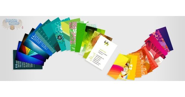 Визитки полиграфия на белом фоне