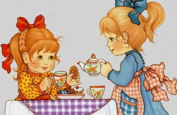 Девочка пьет чай