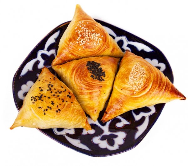 Самса на белом фоне