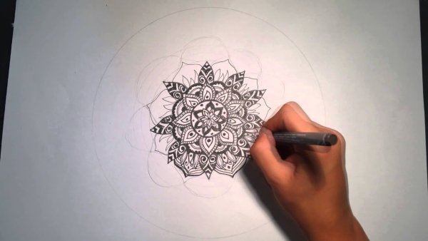 Мандала нарисованная руками