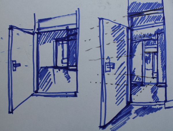 Открытая дверь в перспективе