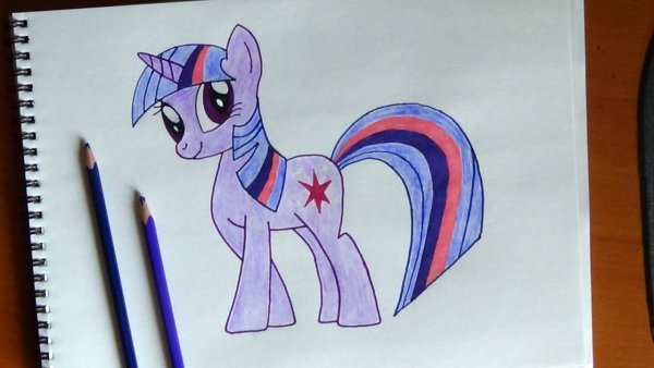 Нарисовать Искорку пони