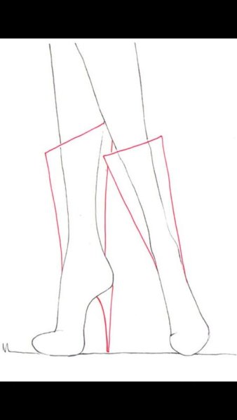 Ноги в туфлях карандашом