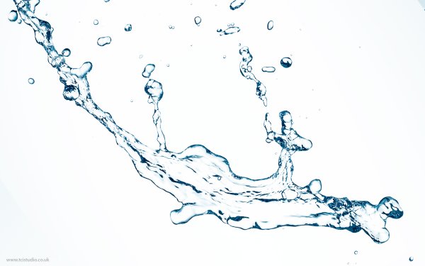 Вода на белом фоне