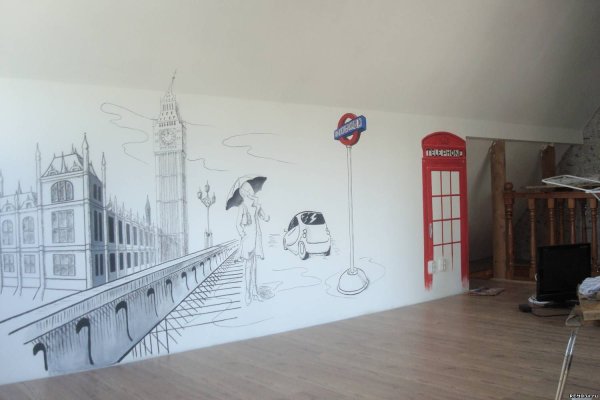 Графический рисунок на стене в квартире