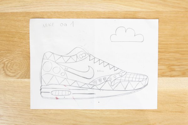 Рисунок кроссовок карандашом