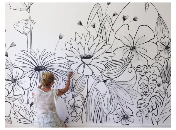 Цветы на стене маркером