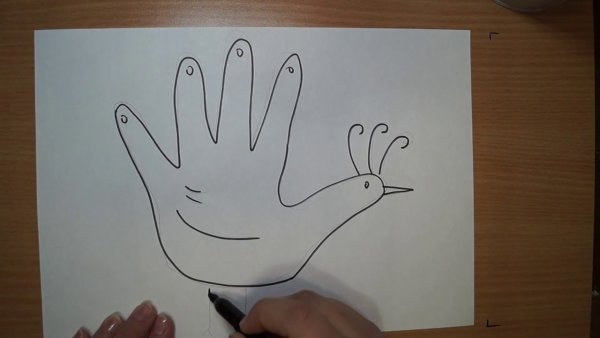 Павлин с помощью ладошек