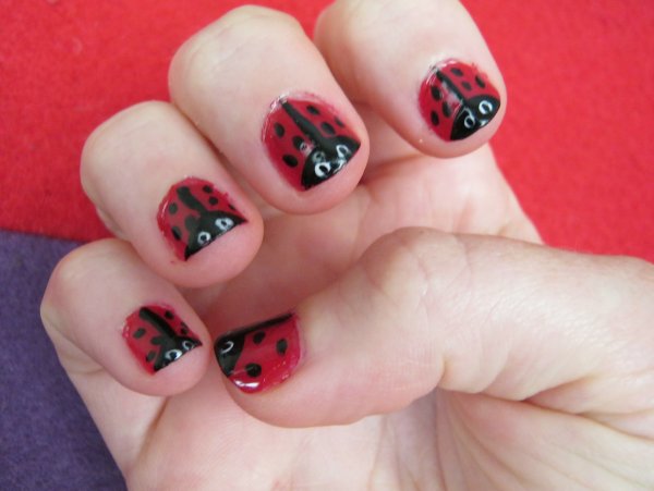 Детские накрашенные ногти