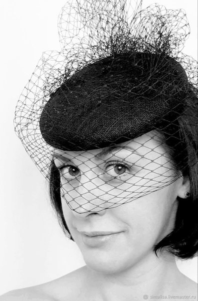 Шляпка с сеточкой