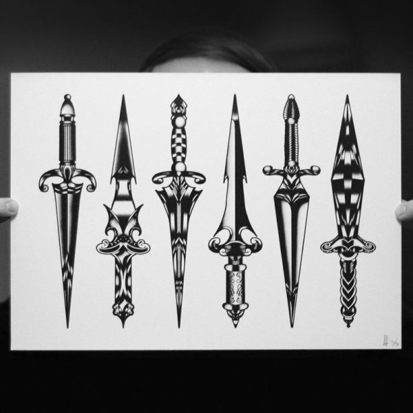 Тату кинжал