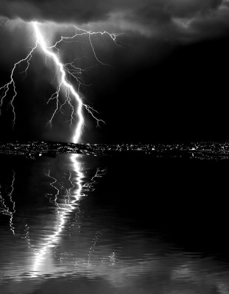 Гроза черно белая