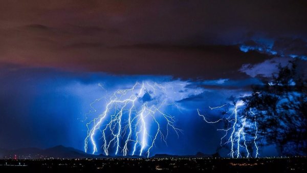 Красивая молния