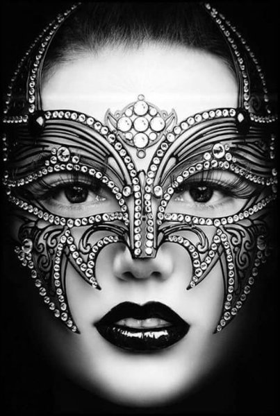 Карнавальный узор на лице