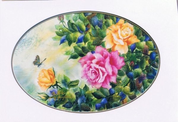 Овальная тарелка с цветами