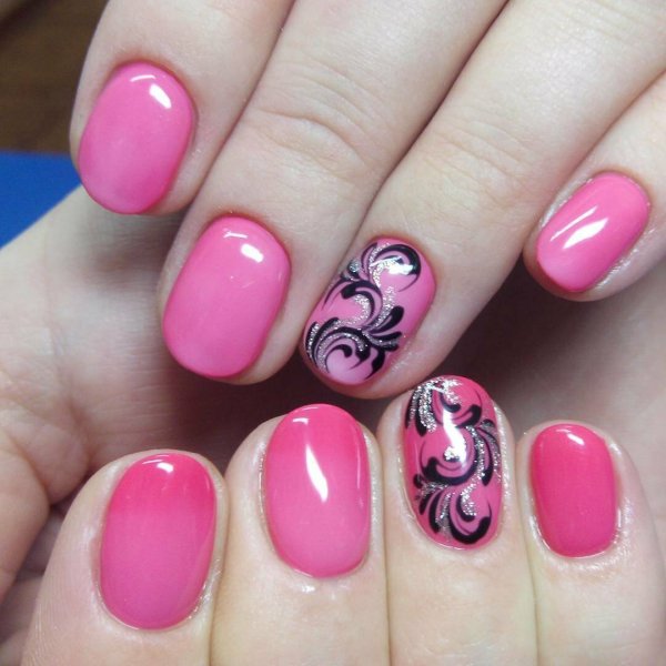 Розовый маникюр на короткие ногти
