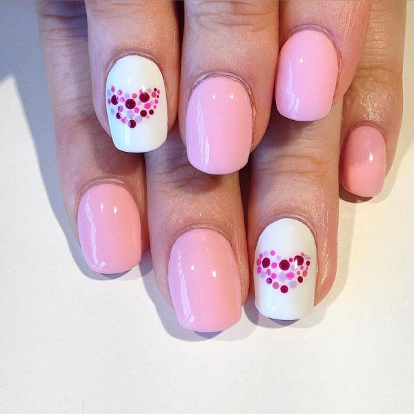 Розовый маникюр на короткие ногти