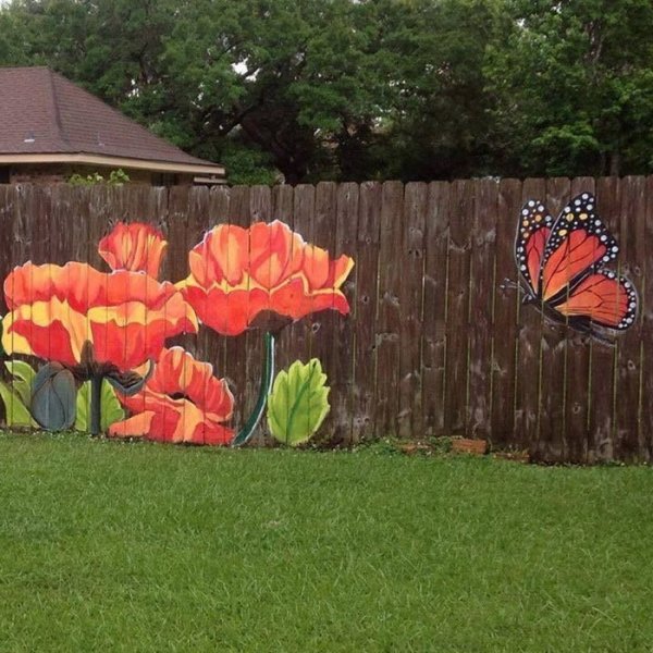 Разрисованный забор