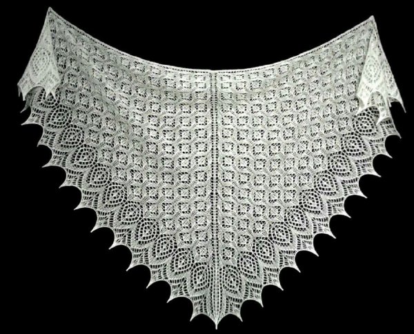 Шаль на белом фоне