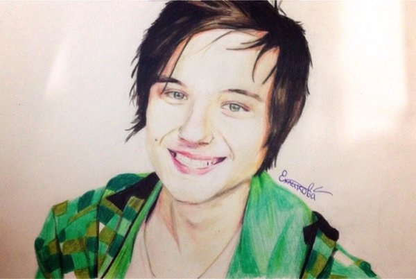 Ивангай улыбается