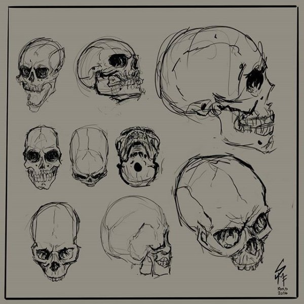 Женщина наполовину скелет