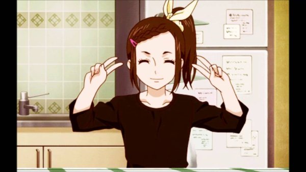 Аниме девочка машет рукой