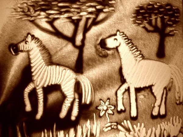 Рисование песком на световых столах для детей