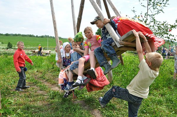 День качания на качелях 4 августа