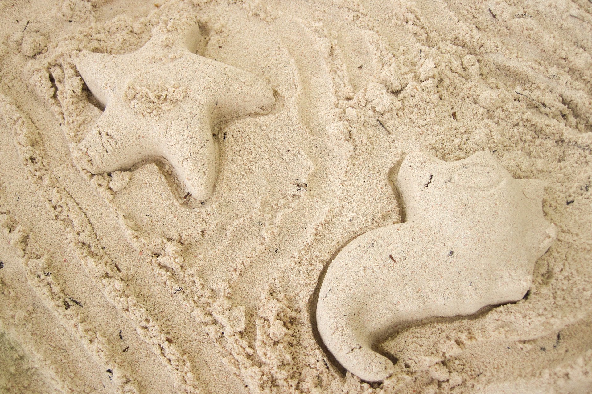 Фигуры на песке